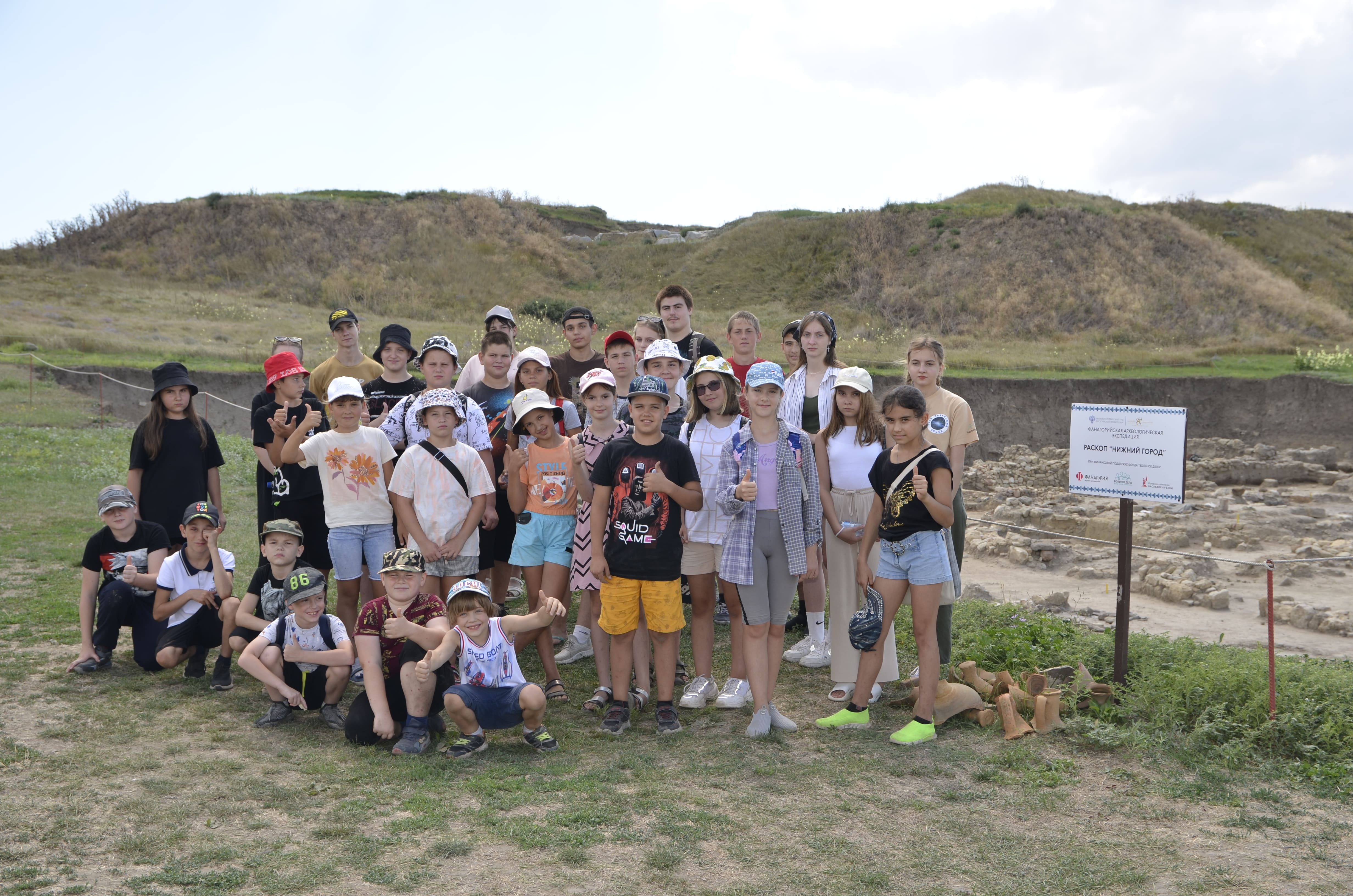 Экскурсия в древность: дети сотрудников «Прогресс Агро» окунулись в историю Фанагории