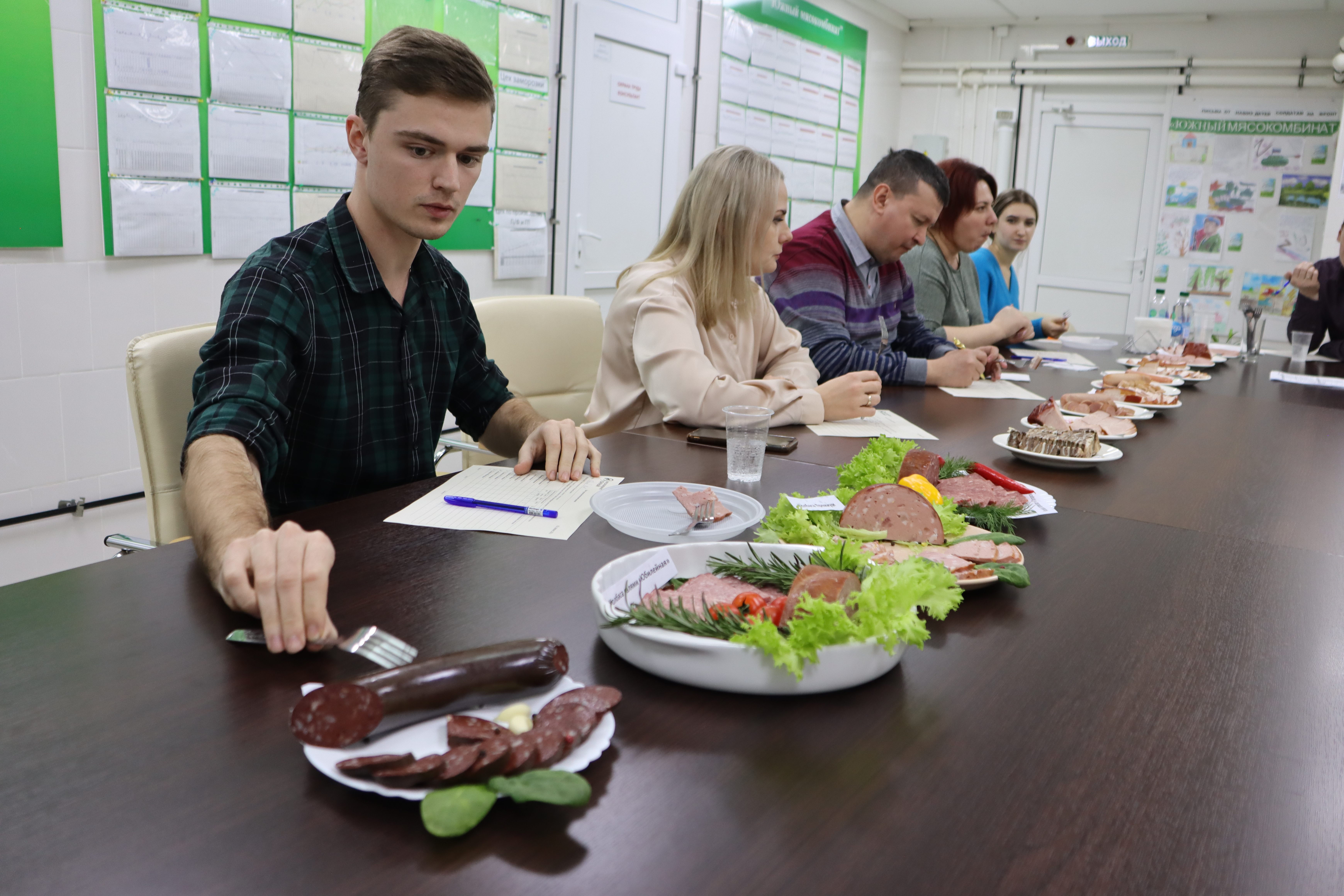 На мясокомбинате прошла дегустация новинок